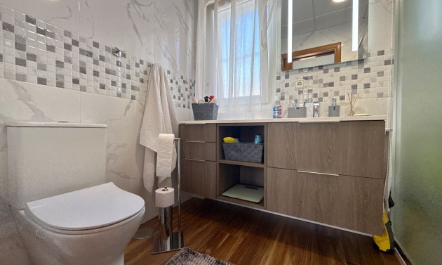 Resale - Villa -
Lomas de Cabo Roig