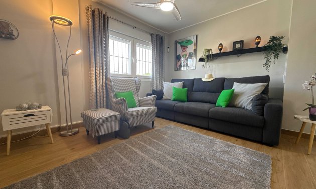Resale - Villa -
Lomas de Cabo Roig