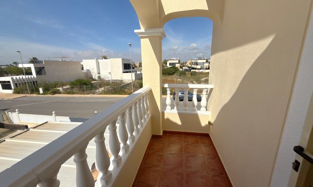 Resale - Villa -
Lomas de Cabo Roig