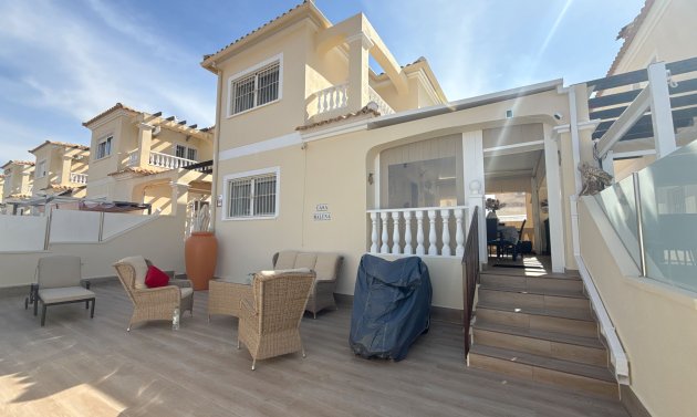 Resale - Villa -
Lomas de Cabo Roig