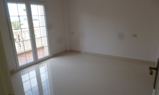 Reventa - Villa -
Cabo Roig