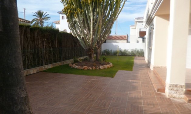 Reventa - Villa -
Cabo Roig
