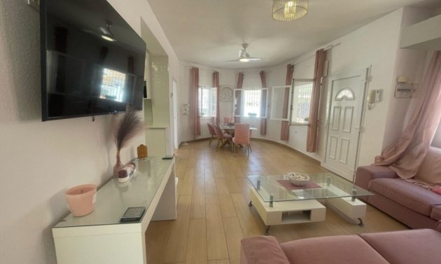 Resale - Villa -
Playa Flamenca - Play Flamenca