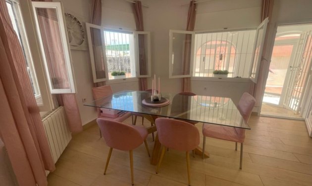 Resale - Villa -
Playa Flamenca - Play Flamenca