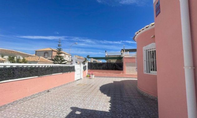 Resale - Villa -
Playa Flamenca - Play Flamenca