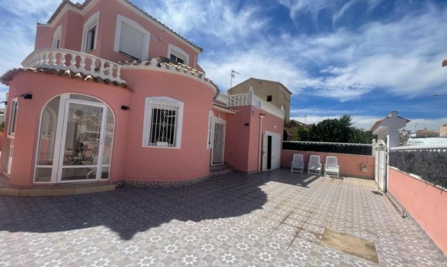 Resale - Villa -
Playa Flamenca - Play Flamenca