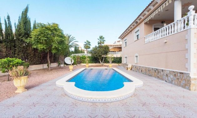 Wiederverkauf - Villa -
La Murada