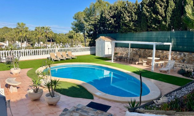Reventa - Villa -
Villamartín - Villamartin