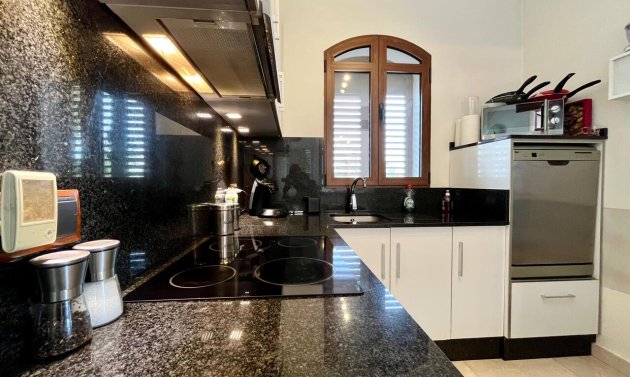 Reventa - Villa -
Villamartín - Villamartin
