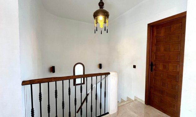 Reventa - Villa -
Villamartín - Villamartin