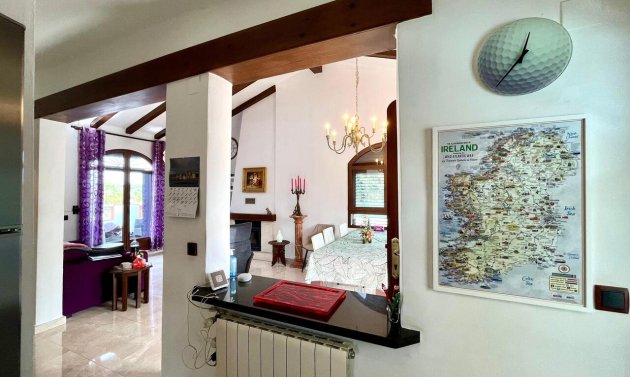 Reventa - Villa -
Villamartín - Villamartin
