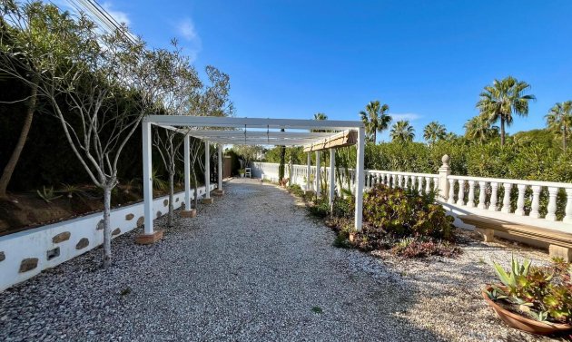 Reventa - Villa -
Villamartín - Villamartin