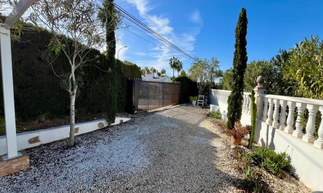 Reventa - Villa -
Villamartín - Villamartin