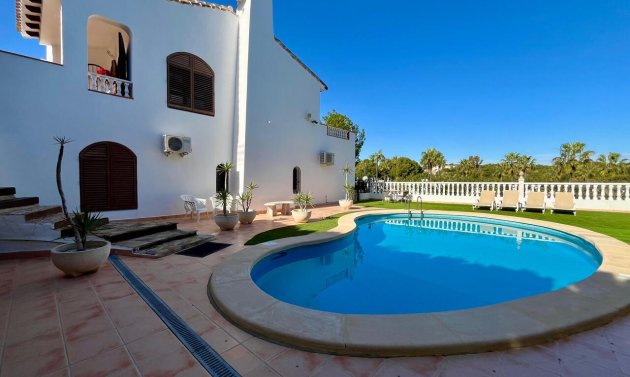 Reventa - Villa -
Villamartín - Villamartin