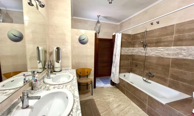 Reventa - Villa -
Villamartín - Villamartin