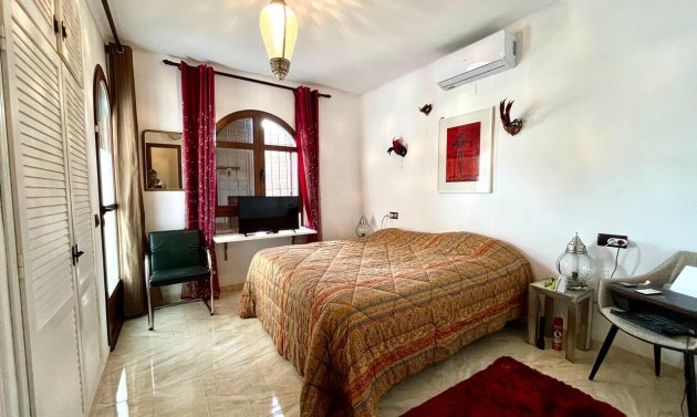 Reventa - Villa -
Villamartín - Villamartin