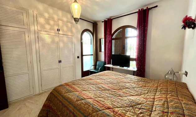 Reventa - Villa -
Villamartín - Villamartin
