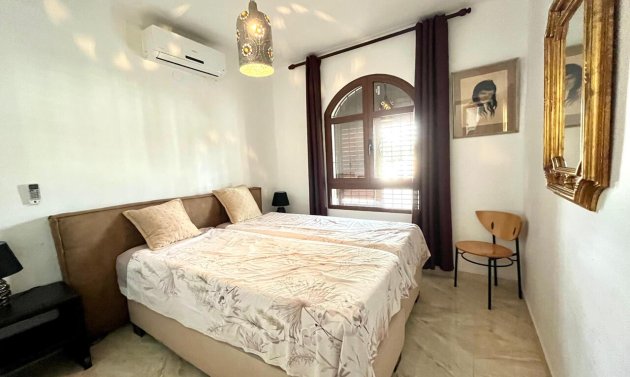 Reventa - Villa -
Villamartín - Villamartin