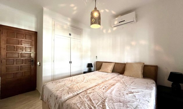 Reventa - Villa -
Villamartín - Villamartin