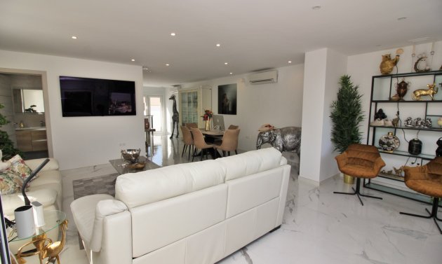 Återförsäljning - Villa -
Villamartín - Villamartin
