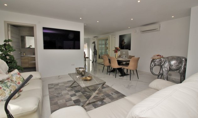 Återförsäljning - Villa -
Villamartín - Villamartin