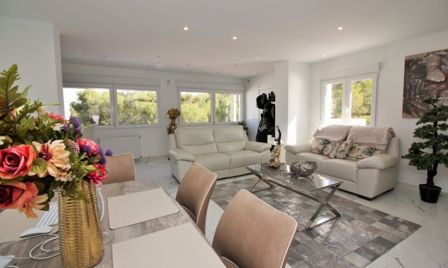 Återförsäljning - Villa -
Villamartín - Villamartin