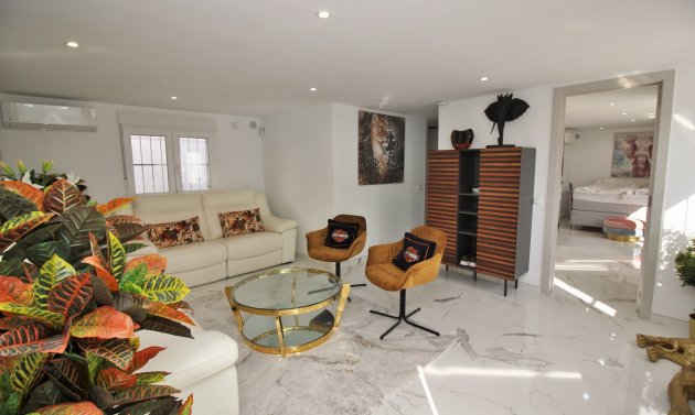 Återförsäljning - Villa -
Villamartín - Villamartin