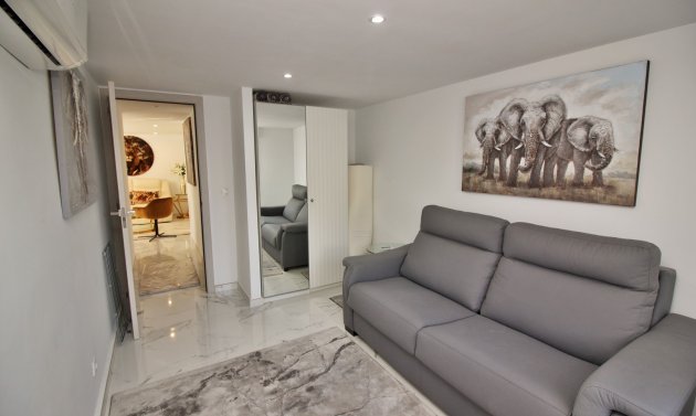 Återförsäljning - Villa -
Villamartín - Villamartin