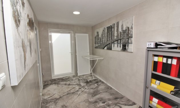 Återförsäljning - Villa -
Villamartín - Villamartin