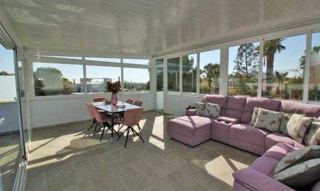 Återförsäljning - Villa -
Villamartín - Villamartin