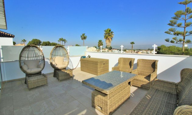 Återförsäljning - Villa -
Villamartín - Villamartin