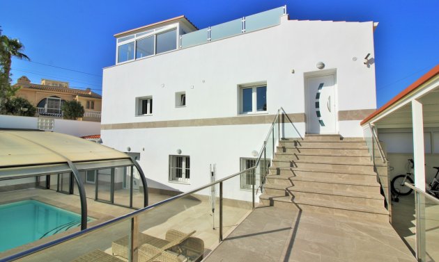 Återförsäljning - Villa -
Villamartín - Villamartin