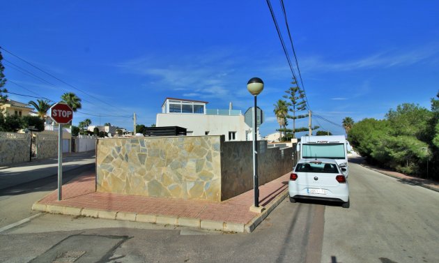 Återförsäljning - Villa -
Villamartín - Villamartin