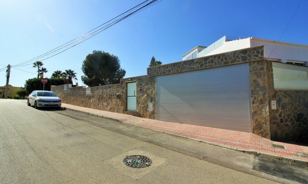 Återförsäljning - Villa -
Villamartín - Villamartin