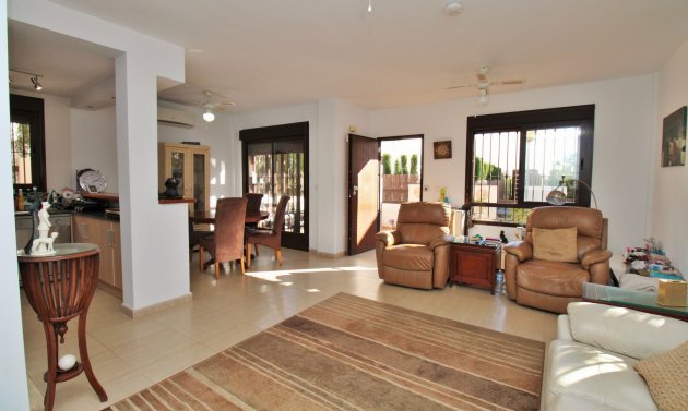 Resale - Villa -
Villamartín - PAU 8