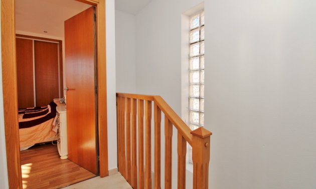 Resale - Villa -
Villamartín - PAU 8
