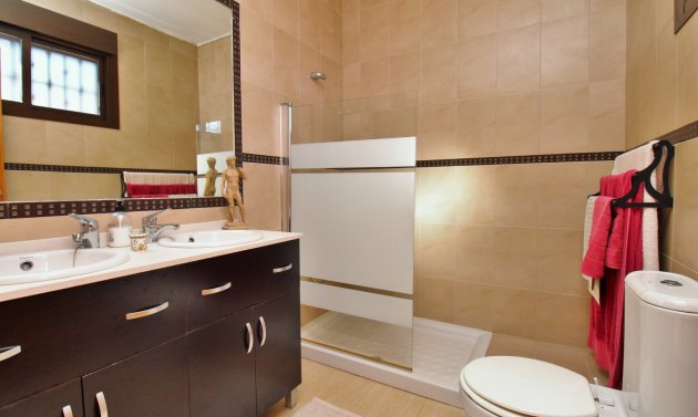 Resale - Villa -
Villamartín - PAU 8