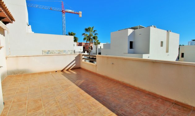 Resale - Villa -
Villamartín - PAU 8