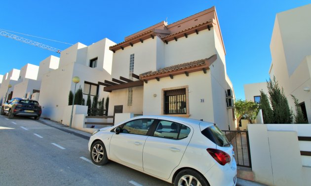 Resale - Villa -
Villamartín - PAU 8