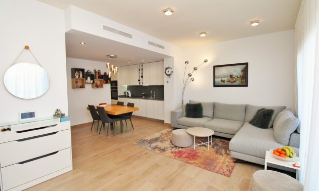 Återförsäljning - Villa -
Villamartín - Villamartin