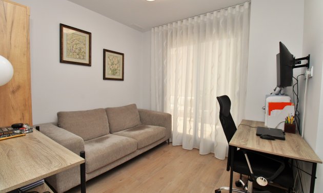 Återförsäljning - Villa -
Villamartín - Villamartin