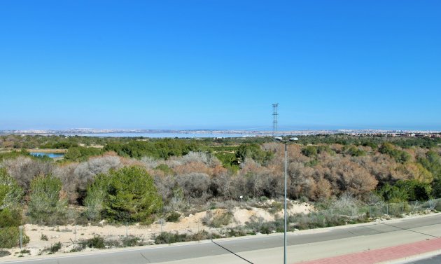 Återförsäljning - Villa -
Villamartín - Villamartin