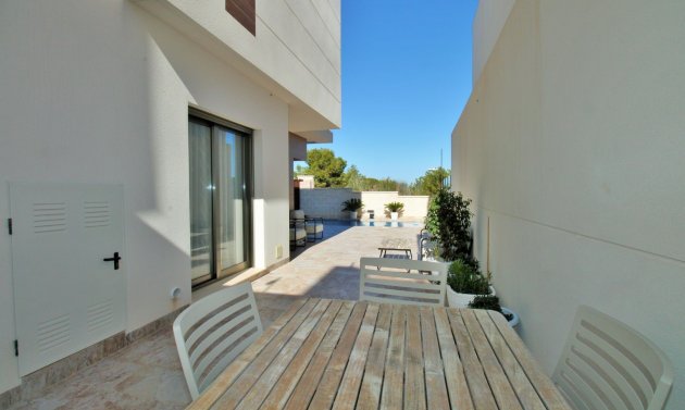 Återförsäljning - Villa -
Villamartín - Villamartin