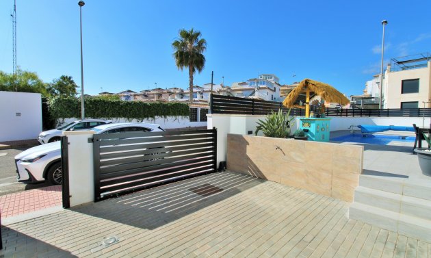 Resale - Villa -
Villamartín - Villamartin