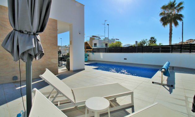 Resale - Villa -
Villamartín - Villamartin