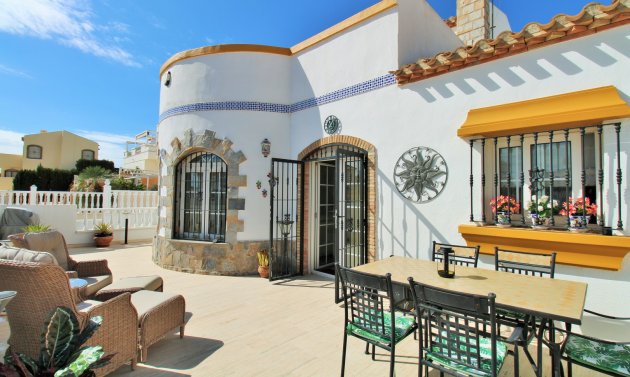 Resale - Villa -
Villamartín - Los Dolses