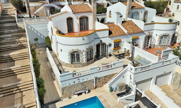 Resale - Villa -
Villamartín - Los Dolses