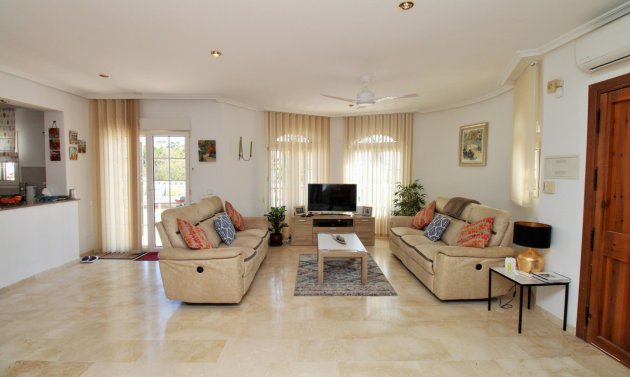 Resale - Villa -
Villamartín - Los Dolses