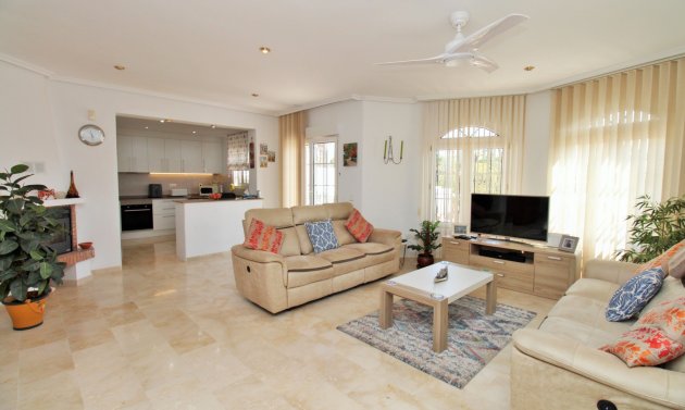 Resale - Villa -
Villamartín - Los Dolses