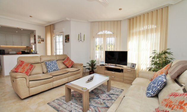 Resale - Villa -
Villamartín - Los Dolses